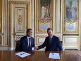 Tejpaul Bhatia, Chief Revenue Officer at Axiom Space (left) and Dr Paul Bate, Chief Exectuive of the UK Space Agency (Image: UK Space Agency)