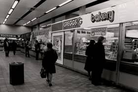 A view of the Green Market Eldon Square Newcastle upon Tyne taken in 1978. The photograph shows a row of shops on the first floor of the Green Market. The shops are ‘Greggs Bakery’ ‘R.H. Orange’ and ‘bags of bags’. ‘Victoria Wine’ can be seen in the background. (Newcastle Libraries)