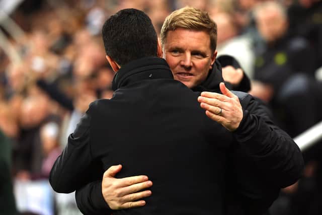  Eddie Howe, Manager of Newcastle United, embraces Mikel Arteta, Manager of Arsenal, prior to the Premier League match between Newcastle United and Arsenal FC at St. James Park on November 04, 2023 in Newcastle upon Tyne, England. (Photo by Ian MacNicol/Getty Images)