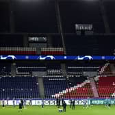 Newcastle United's players attend a training session at the Parc des Princes Stadium in Paris on November 27, 2023, on the eve of their UEFA Champions League football match against Paris Saint-Germain. (Photo by FRANCK FIFE / AFP)