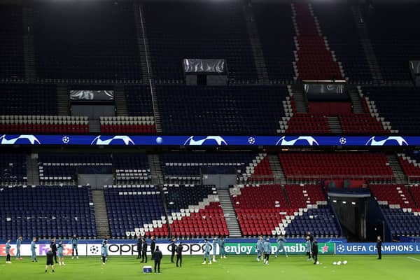 Newcastle United's players attend a training session at the Parc des Princes Stadium in Paris on November 27, 2023, on the eve of their UEFA Champions League football match against Paris Saint-Germain. (Photo by FRANCK FIFE / AFP)