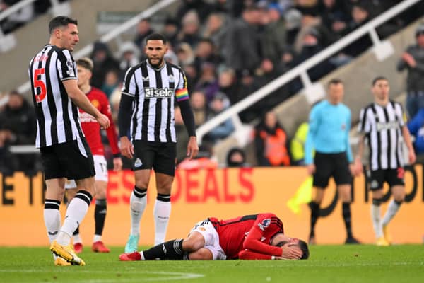  Bruno Fernandes of Manchester United goes down with an injury after being tackled by Fabian Schaer during the Premier League match between Newcastle United and Manchester United. (Photo by Stu Forster/Getty Images)