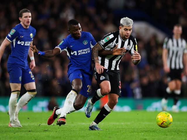 Chelsea midfielder Moises Caicedo fights Newcastle United's Bruno Guimaraes for the ball. (Photo by ADRIAN DENNIS/AFP via Getty Images)