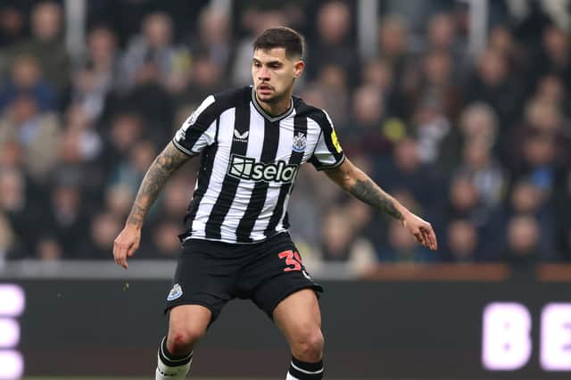 Kỳ lạ: Cầu thủ Newcastle thà bị thẻ đỏ chứ không chịu thẻ vàng 2 Newcastle United 'identify' £35m Bundesliga star as possible Bruno Guimaraes replacement