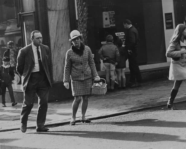 Outside Binns, Grey Street/Market Street. Taken by Laszlo Torday, who arrived in Tynemouth in January 1940 from Hungary and took most of his photographs of Tyneside during the 1960's and 1970's. They reflect his interest in the streets and people of Newcastle especially of central Newcastle and the suburbs of Heaton and Jesmond