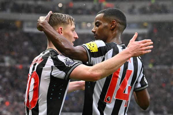 Anthony Gordon (left) and Newcastle United teammate Alexander Isak