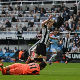 Newcastle United's English midfielder #10 Anthony Gordon is brought down for a penalty by Manchester City's Brazilian goalkeeper #31 Ederson. (Photo by OLI SCARFF/AFP via Getty Images)