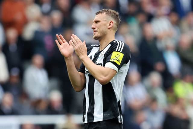 Dan Burn of Newcastle United acknowledges the fans during the Premier League match between Newcastle United FC and Tottenham Hotspur FC at St James' Park on September 01, 2024 in Newcastle upon Tyne, England. (Photo by Matt McNulty/Getty Images)