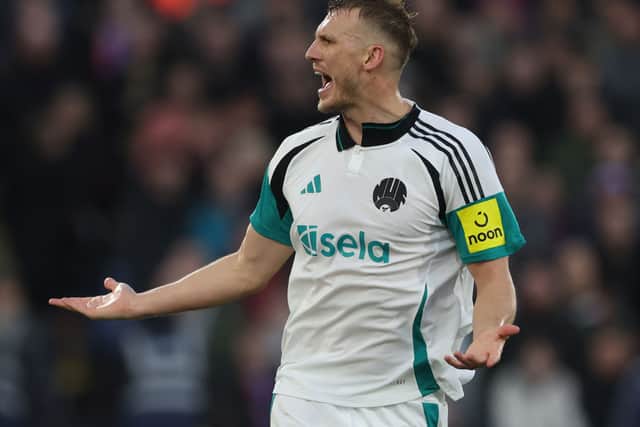 Dan Burn of Newcastle United Football Club  during the Premier League match between Crystal Palace FC and Newcastle United FC at Selhurst Park on November 30, 2024 in London, England. (Photo by Richard Pelham/Getty Images)