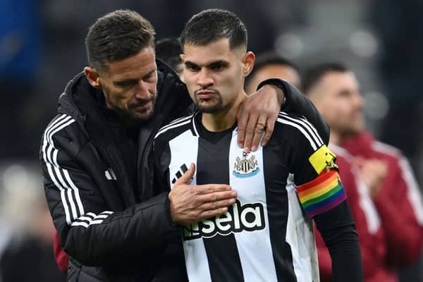 Coach Jason Tindall and Bruno Guimaraes of Newcastle interact on the walk round after the Premier League match with Liverpool. (Photo by Stu Forster/Getty Images)