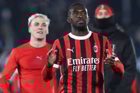 Fikayo Tomori of AC Milan salutes the crowd at the end of Serie A match between Como 1907 and AC Milan at Stadio G. Sinigaglia on January 14, 2025 in Como, Italy.
