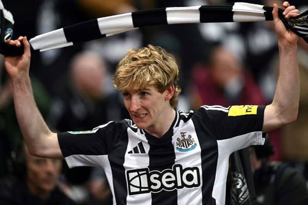 Newcastle United's English midfielder #10 Anthony Gordon celebrates after scoring his team's second goal during the English League Cup semi-final second leg football match between Newcastle United and Arsenal at St James' Park, in Newcastle-upon-Tyne, north east England, on February 5, 2025. (Photo by Paul ELLIS / AFP)    