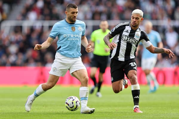 Mateo Kovacic of Manchester City battles for possession with Bruno Guimaraes of Newcastle United during the Premier League match between Newcastle United FC and Manchester City FC at St James' Park on September 28, 2024 in Newcastle upon Tyne, England.