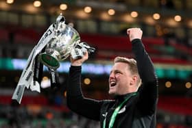 Eddie Howe, Manager of Newcastle United, lifts the Carabao Cup Trophy after his team's victory during the Carabao Cup Final between Liverpool and Newcastle United at Wembley Stadium on March 16, 2025 in London, England. (Photo by Justin Setterfield/Getty Images)
