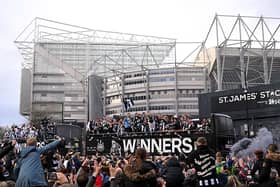 Joelinton, Kieran Trippier, Bruno Guimaraes, Harvey Barnes, Mark Gillespie, Dan Burn, celebrate with the Carabao Cup Trophy as Eddie Howe, Manager of Newcastle United, Anthony Gordon look on during the Newcastle United trophy parade and celebration. (Photo by Stu Forster/Getty Images)
