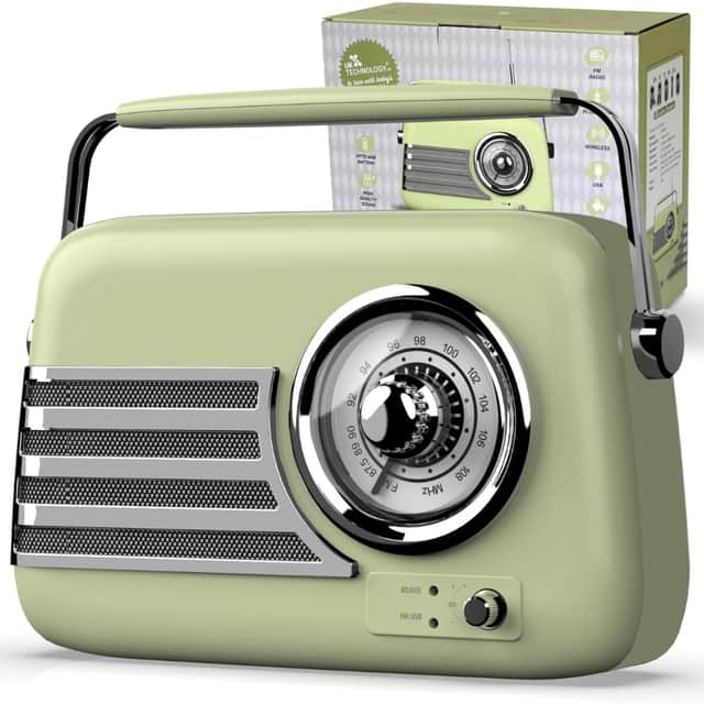 Granny says she doesn’t need anything – but she’ll be all ears once she’s got this retro radio blasting out Cliff Richard in crystal-clear DAB.