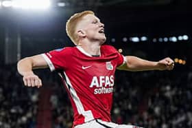 Kees Smit of AZ Alkmaar celebrates the 1-0 goal during the Dutch Eredivisie match between AZ Alkmaar and PEC Zwolle at the AFAS Stadium on September 24, 2025 in Alkmaar, Netherlands. (Photo by TOBIAS KLEUVER/ANP/AFP via Getty Images)          