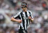 NEWCASTLE UPON TYNE, ENGLAND - APRIL 18: Newcastle United defender Sven Botman wearing a protective face mask in action during the Premier League match between Newcastle United and Bournemouth at St James' Park on April 18, 2026 in Newcastle upon Tyne, England. (Photo by Stu Forster/Getty Images)