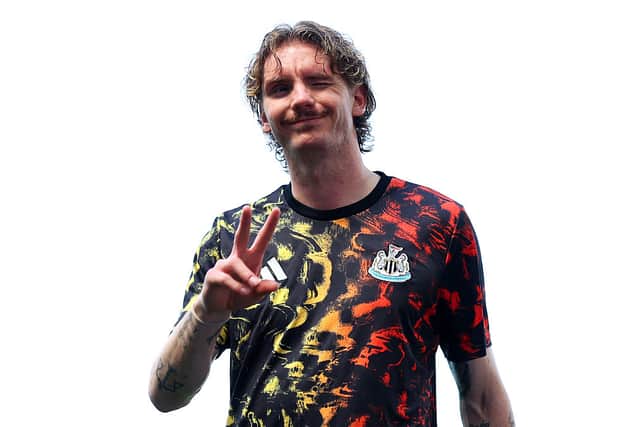 Nick Woltemade of Newcastle United acknowledges fans prior to the Premier League match between Fulham and Newcastle United at Craven Cottage on May 24, 2026 in London, England. (Photo by Alex Davidson/Getty Images)