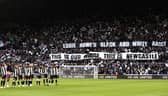 The Newcastle United team line up as fans display a welcome message to new manager, Eddie Howe in 2021.
But Eddie could not be there after testing positive for Covid-19  before the game against Brentford. (Photo by George Wood/Getty Images)