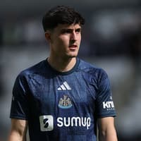 Newcastle United make return date decision as defender suffers knee injury in training