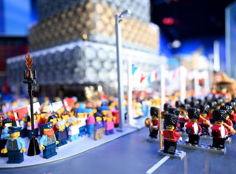 With foot guards marching, 350 patriots waving the nation’s flag, streets lined with bunting, reporters on hand and secret service officers watching nearby, it’s an image sure to see replicated in real life throughout the bank holiday weekend.