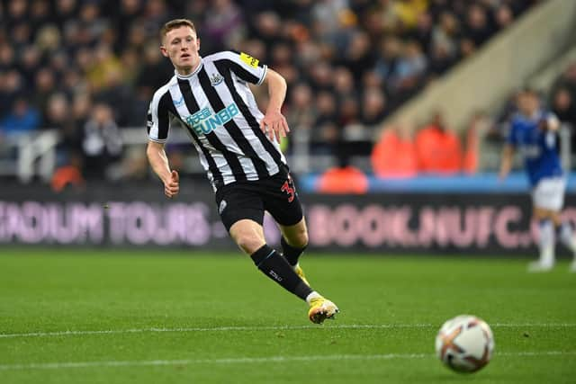 NEWCASTLE UPON TYNE, ENGLAND - OCTOBER 19: Elliot Anderson of Newcastle United in action during the Premier League match between Newcastle United and Everton FC at St. James Park on October 19, 2022 in Newcastle upon Tyne, England. (Photo by Stu Forster/Getty Images)