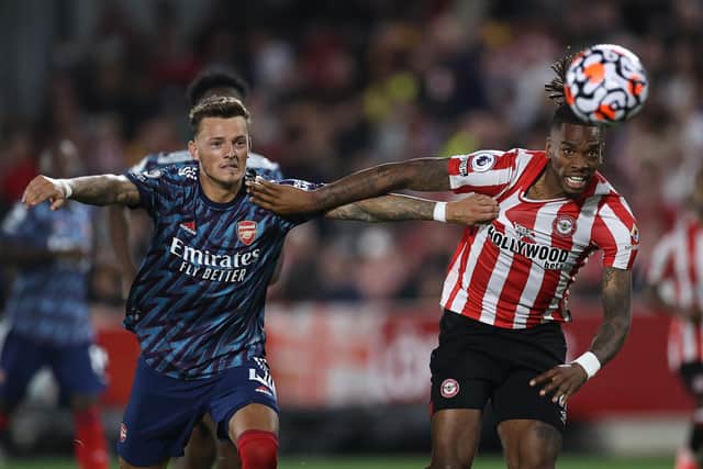 Ivan Toney of Brentford is challenged by Ben White of Arsenal during the Premier League match between Brentford and Arsenal at Brentford Community Stadium on August 13, 2021 in Brentford, England. (Photo by Eddie Keogh/Getty Images)