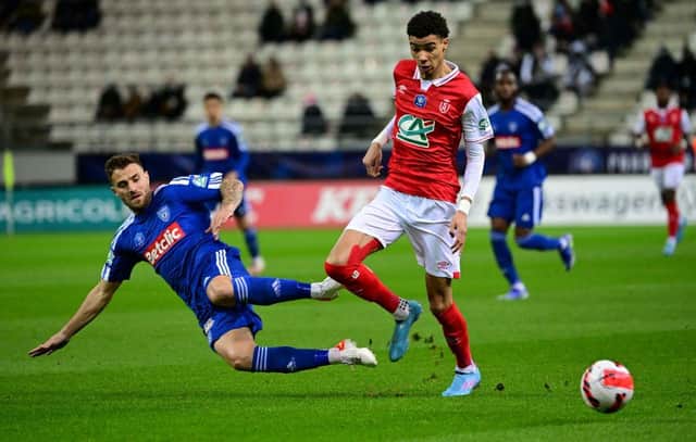 Reims' French forward forward Hugo Ekitike (R) fights for the ball with Bastia's French defender Joris Sainati during the French Cup round of 16 football match between Reims and Bastia at the Auguste Delaune Stadium in Reims on January 29, 2022 (Photo by DENIS CHARLET/AFP via Getty Images)