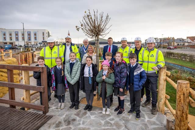 Pupils from a local school, Seaburn Dene Primary.
