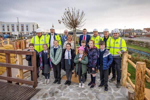 Pupils from a local school, Seaburn Dene Primary.