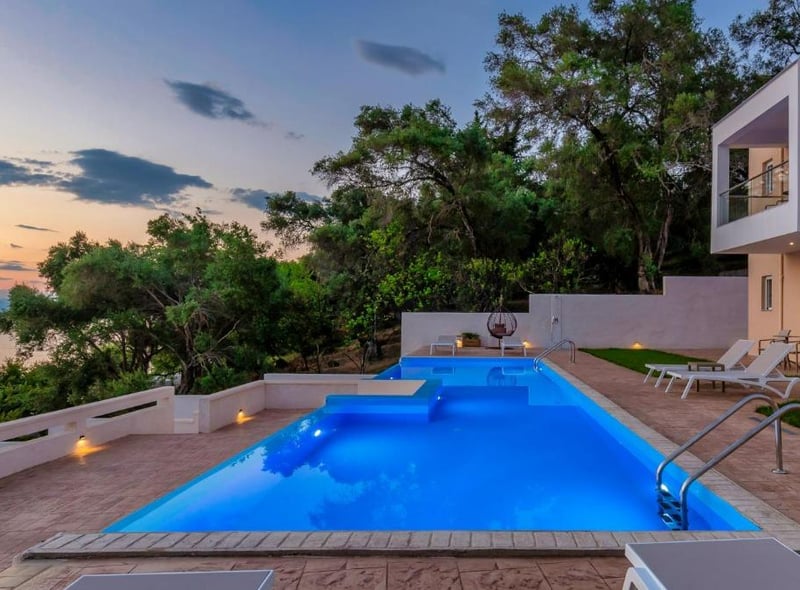 Villa Orizontas inhales the sweeping sea views from almost every lookout. From the suntrap terraces and shady alfresco dining area, the property has been designed to make the most of the azure seascape.