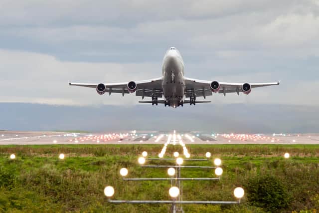Following a period of heavy snowfall, Manchester Airport announced at 6.20am this morning that they had closed both of their runways.