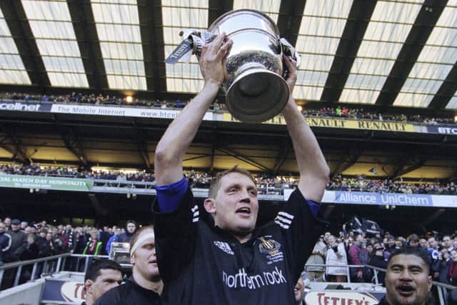 Weir moved south with Newcastle Falcons and won the Tetley's Bitter Cup.