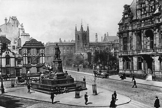 The George Stephenson monument around 1900. The building behind the statue is now Head of Steam and the Waiting Rooms bar. (Photo by Hulton Archive/Getty Images)
