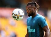 WOLVERHAMPTON, ENGLAND - AUGUST 28: Allan Saint-Maximin of Newcastle United warms up prior to the Premier League match between Wolverhampton Wanderers and Newcastle United at Molineux on August 28, 2022 in Wolverhampton, England. (Photo by Eddie Keogh/Getty Images)