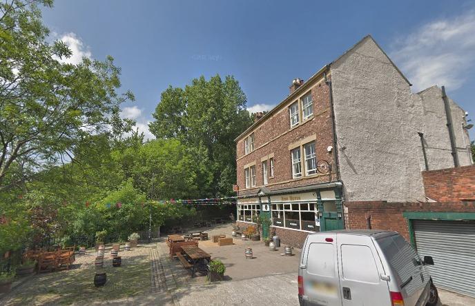 The Cumberland Arms is a short walk from the previous two pubs and has a 4.6 rating on Google from 1,018 reviews.