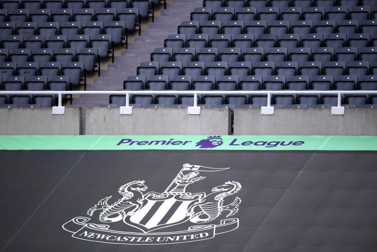 Olheiros do Newcastle United e do Manchester United foram vistos em Portugal em meio a rumores de transferência. Olheiros do Newcastle United e do Manchester United foram vistos em Portugal em meio a rumores de transferência.